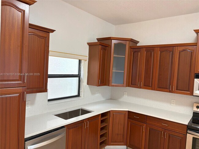 Building Photo - 1610 Presidential Way