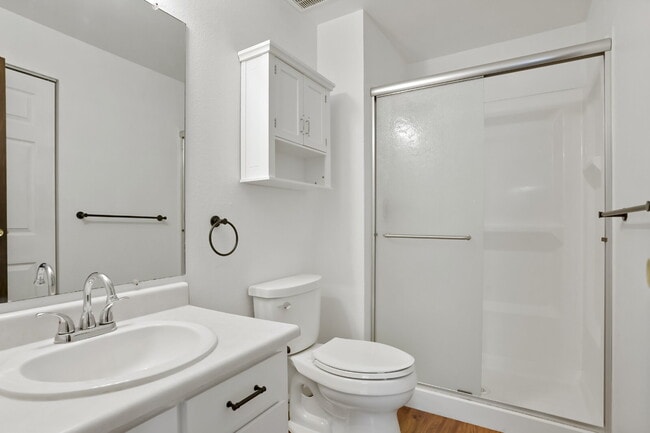 Building Photo - Aurora - 2 Bedroom 2 Bath Condo - Garage, ...