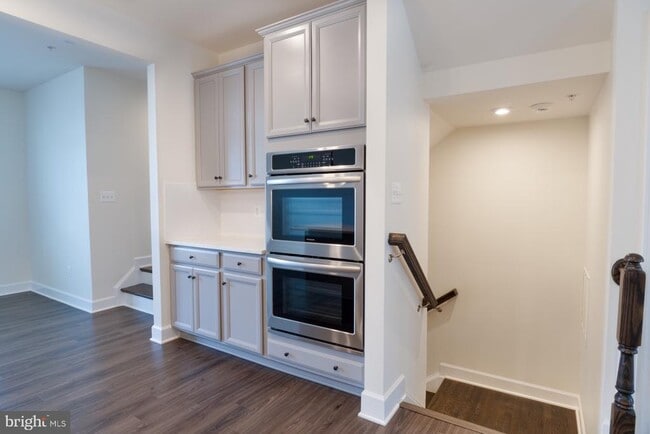 Building Photo - 9105 Fox Stream Way