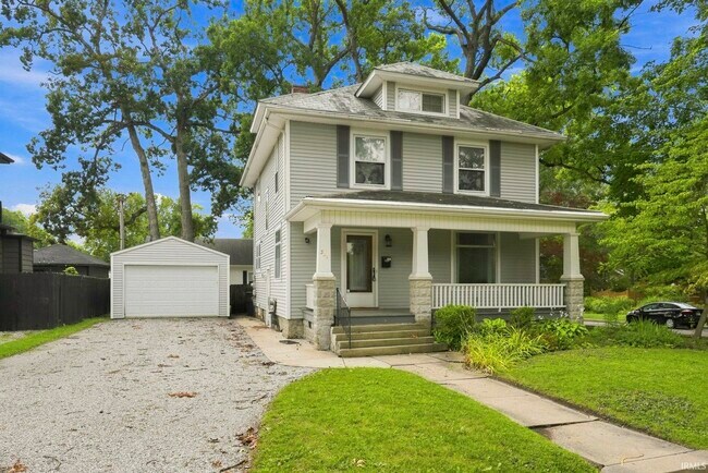 Building Photo - 527 W Oakdale Dr