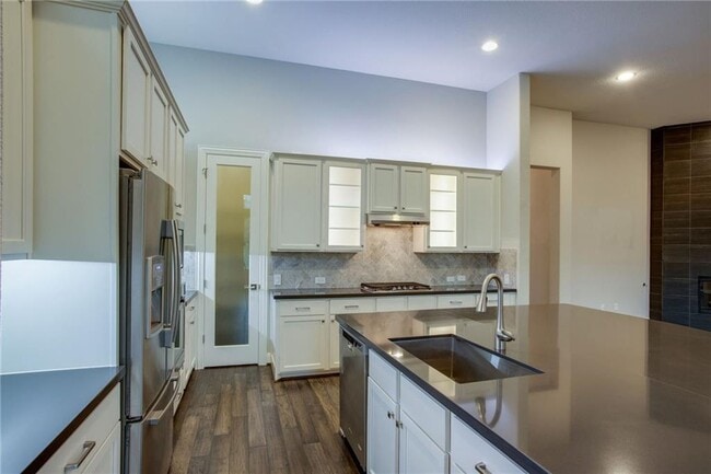 Building Photo - 820 Anahuac Dr