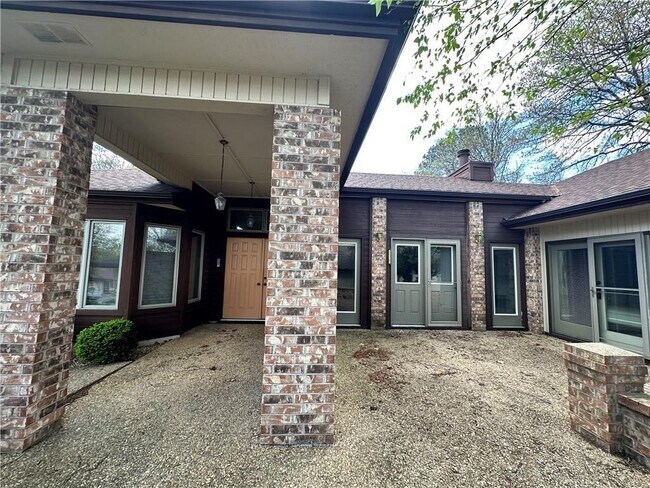 Building Photo - 8 Teresa Dr