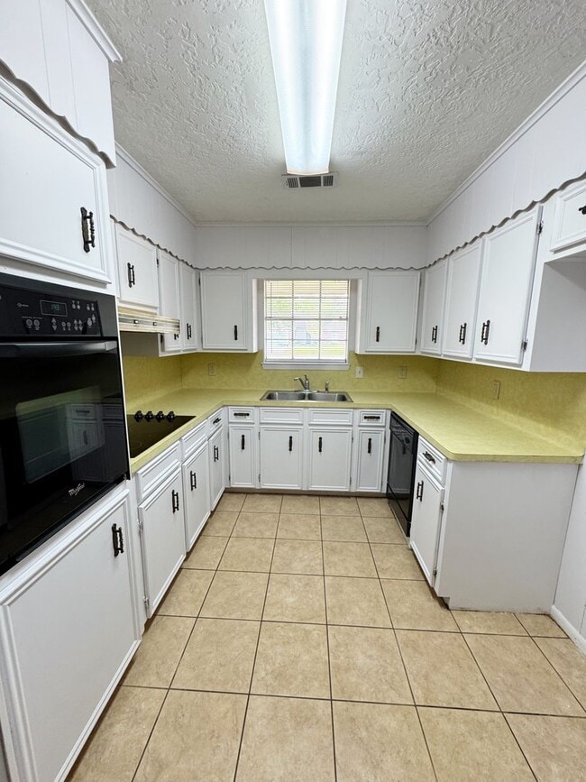 Building Photo - 1011 Gene Dr