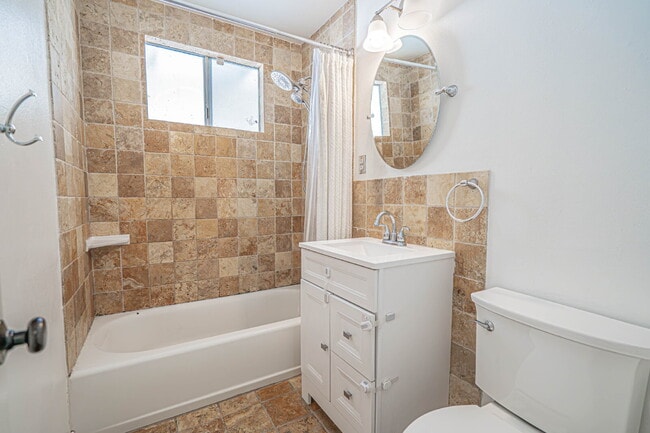 Building Photo - Beautifully Remodeled Home Move-In Ready!