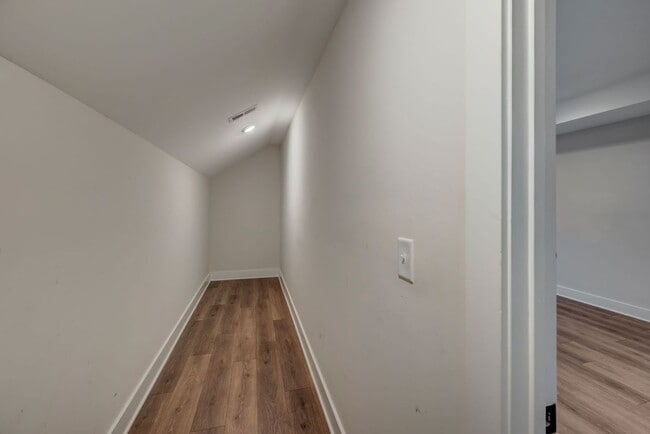 Building Photo - Modern 4 Bedroom/ 3 Bath Home in East Nash...