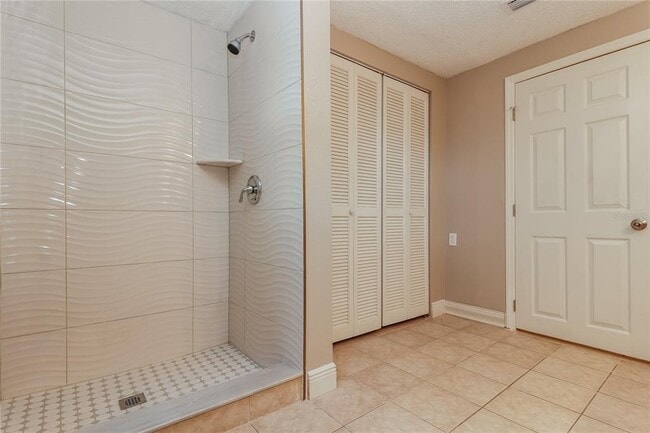 Building Photo - 9226 Rainbow Ln