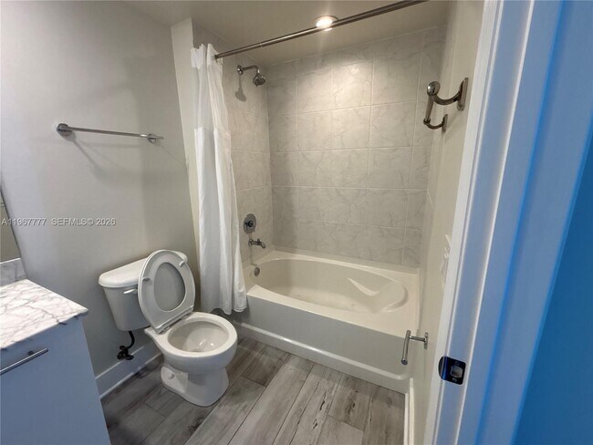 Building Photo - 950 Brickell Bay Dr