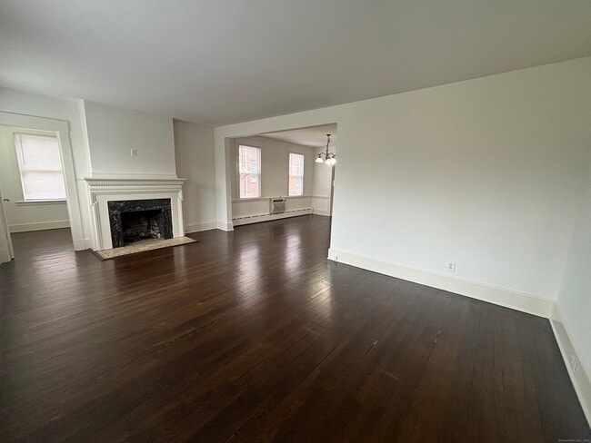 Building Photo - 160 Elm St