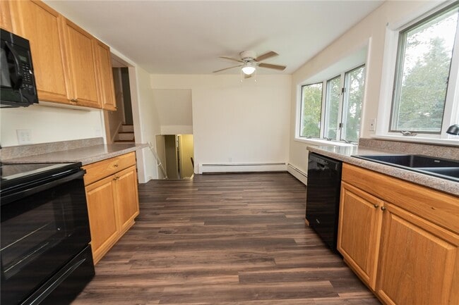 Building Photo - 5 Adeane Dr W