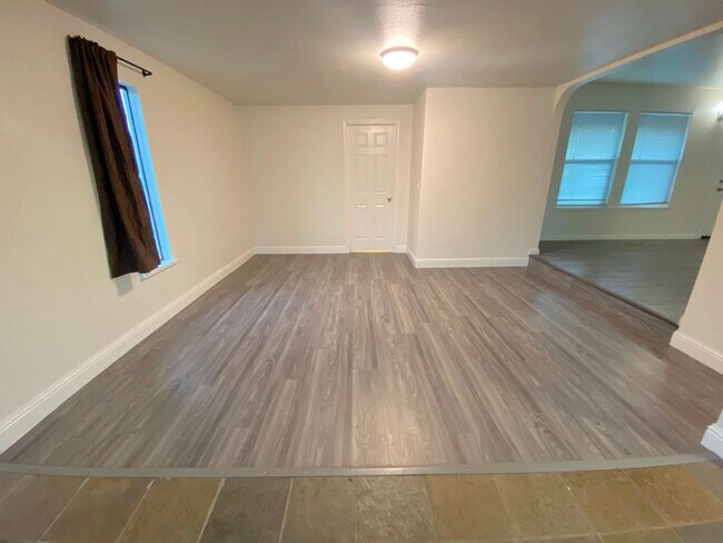 Building Photo - Lovely 3 Bedroom, 2 Bath House - Washer/Dryer, Dishwasher, Long Driveway, Fenced Backyard