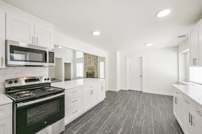 Building Photo - 19507 Spoonwood Dr