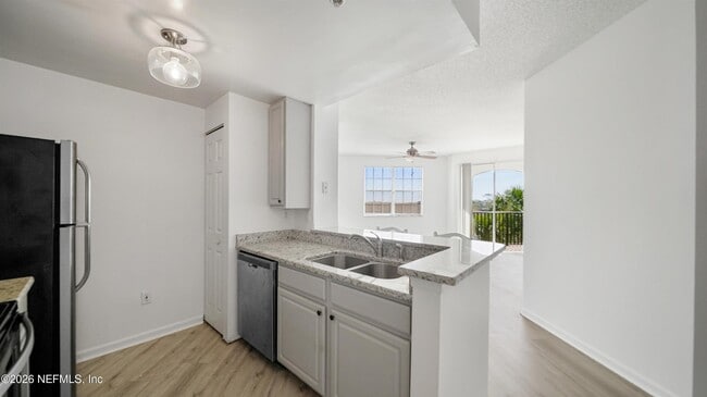 Building Photo - 1050 Bella Vista Blvd