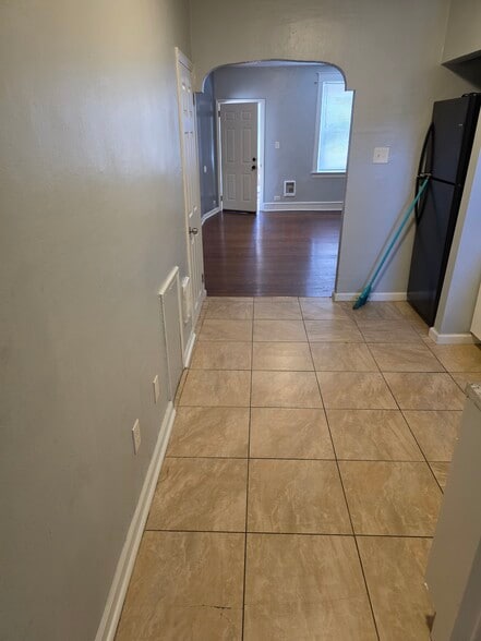 Building Photo - 404 N Daggett St