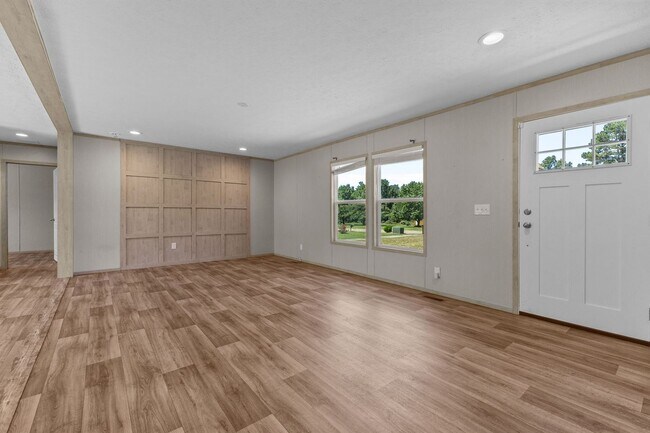 Building Photo - New build home on a spacious lot!