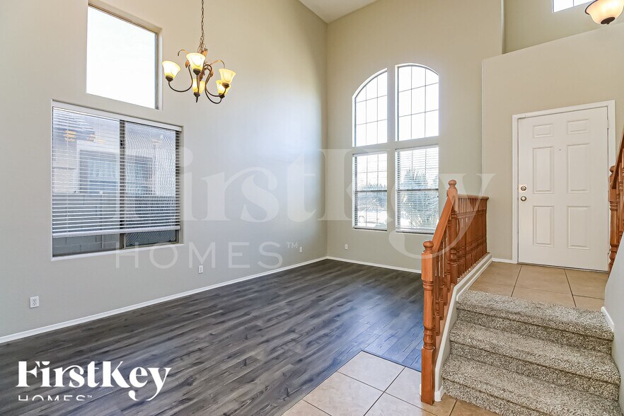 Building Photo - 725 W Desert Basin Dr