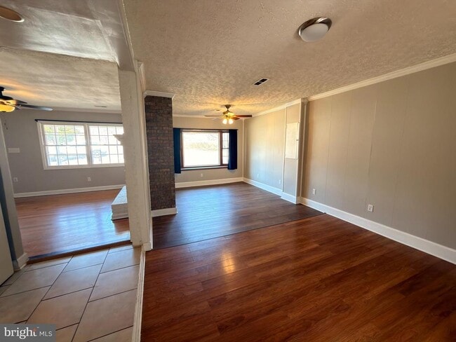 Building Photo - 10325 Gordon Rd