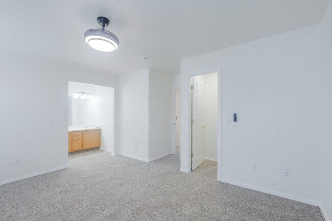 Building Photo - 8302 Cooper River Dr