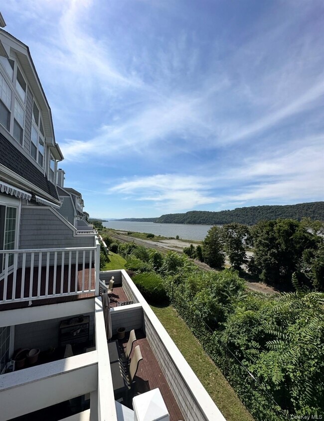 Building Photo - 213 Riverview Dr