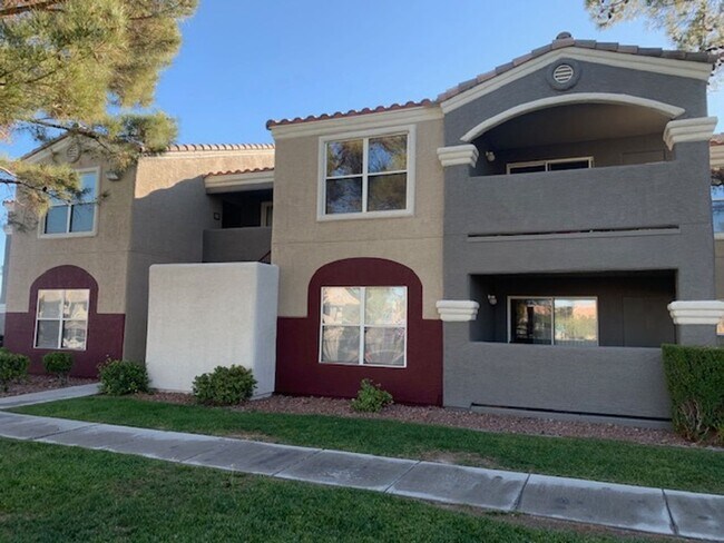 Building Photo - AWESOME 2 BEDROOM UPGRADED CONDO NEAR STRIP W/ RV PARKING!!!