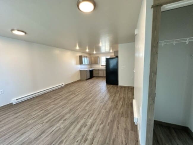 Building Photo - 3181 Queen Anns St