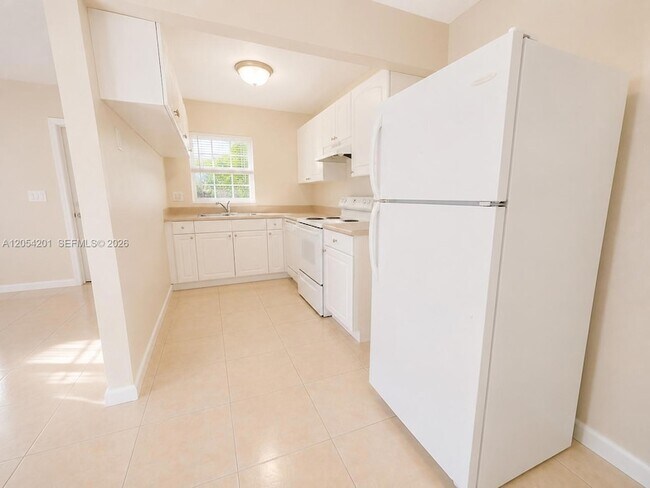 Building Photo - 4951 Wedgewood Way