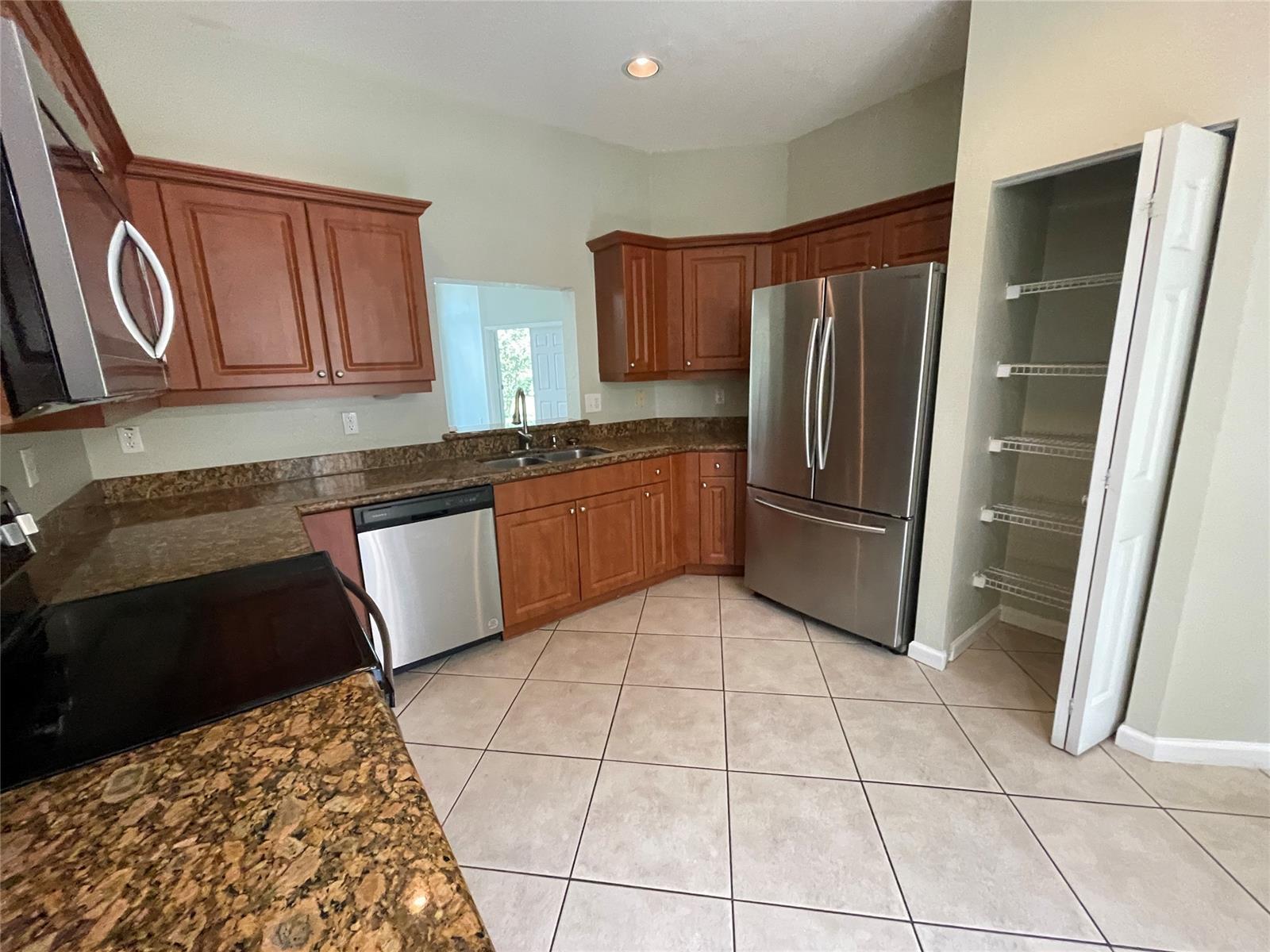 Building Photo - 5031 Madison Lakes Cir W