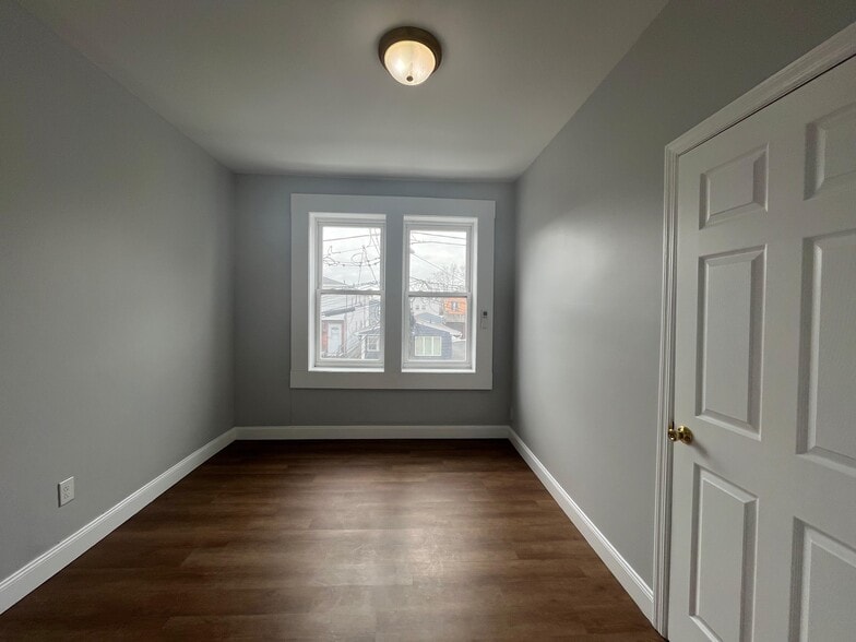 Building Photo - 937 Pavonia Ave