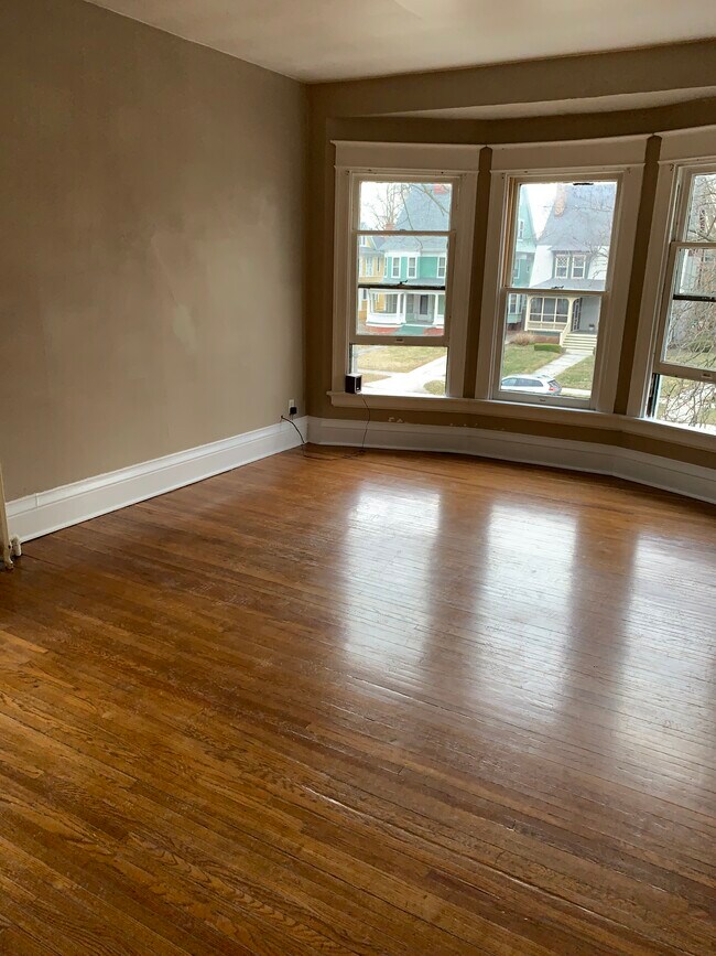 Building Photo - 2274 Robinwood Ave