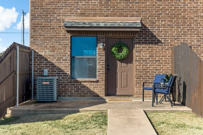 Building Photo - "Modern 2 Bed, 1.5 Bath Condo in Sanger, TX with 982 sq ft of Comfortable Living Space!"