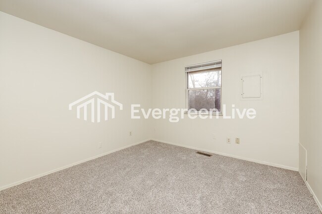 Building Photo - 8811 Foxgate Ct