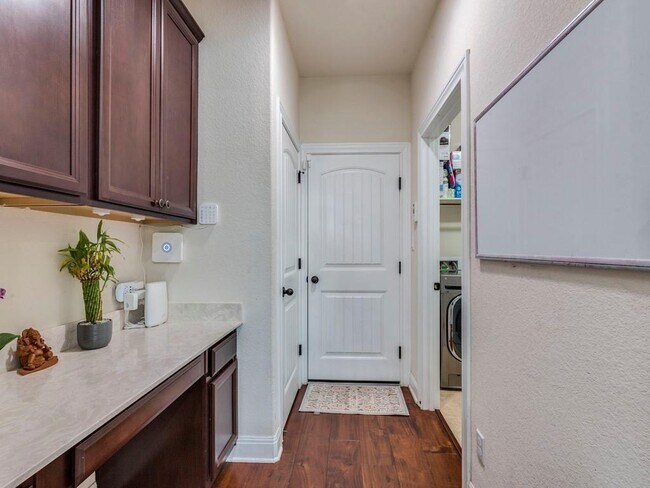 Building Photo - 5720 Viejo Dr