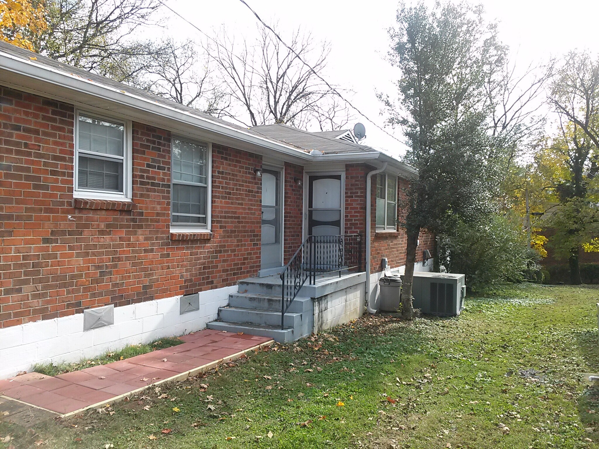 Building Photo - 2907 W Linden Ave