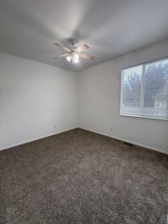 Building Photo - 7175 Leeside View
