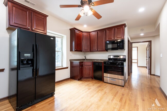 Building Photo - 3301 N Kilbourn Ave