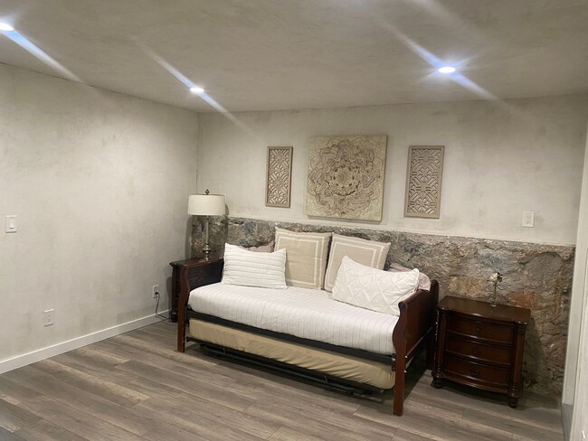 Building Photo - Remodeled 2 Bedroom with a Bonus Room Clos...