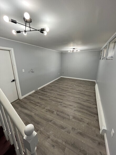 Building Photo - 10 Henderson Dr