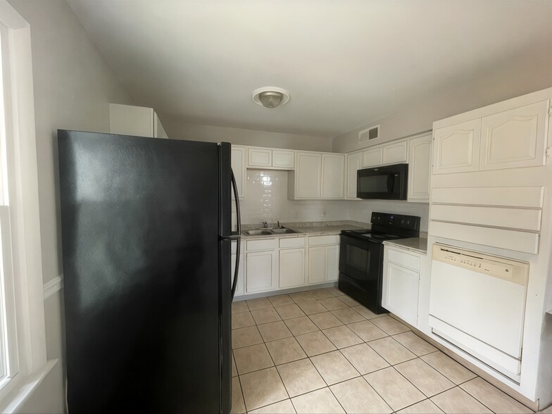 Building Photo - 5133 Butterfield Dr