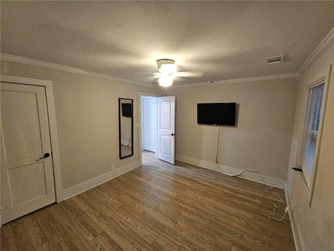 Building Photo - 1129 Graymont Dr SW