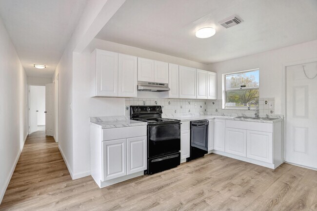 Building Photo - 8211 NW 45th Ct