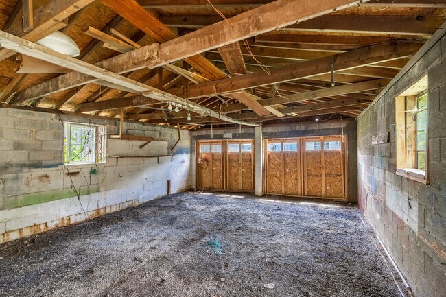 Building Photo - 213 Winchester St