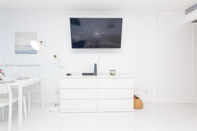 Building Photo - 5445 Collins Ave