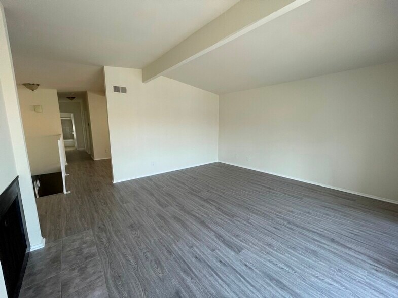 Building Photo - 840 3rd St