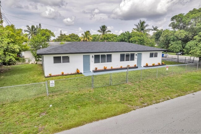 Building Photo - 800-802-802 SW 6th Ct