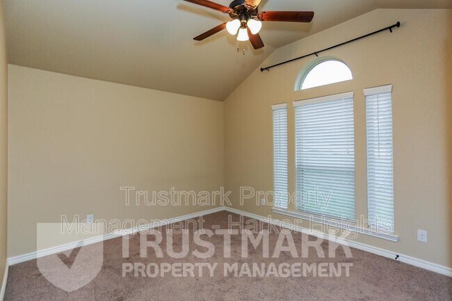 Building Photo - 1304 Risen Star Ln