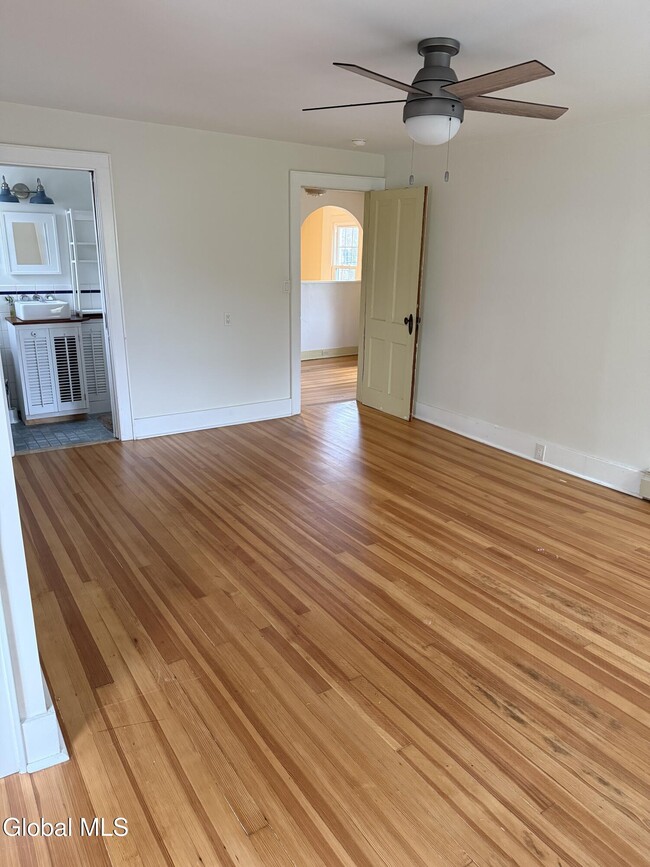 Building Photo - 60 Ash St