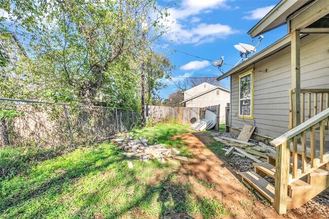 Building Photo - 108 Hillside Cove