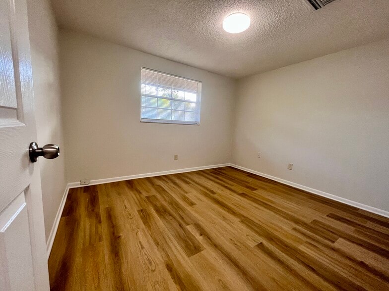 Building Photo - 9801 N Aster Ave