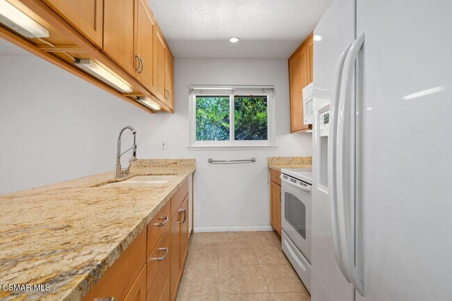 Building Photo - 28551 Conejo View Dr