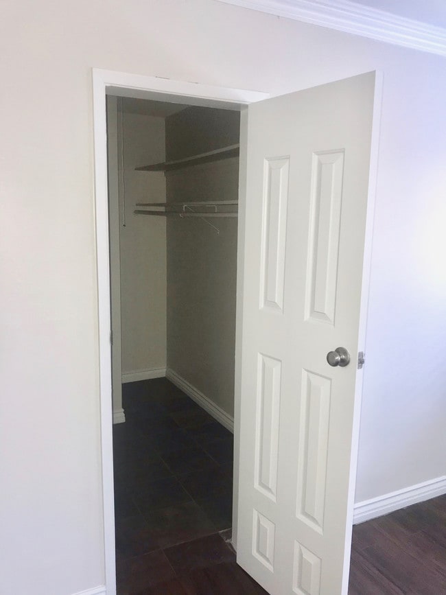 Building Photo - 3842 Prospect Ave