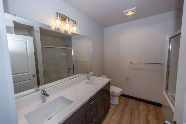 Building Photo - Brand New! - 2 Bedr in Gated Community - Free xfinity Internet